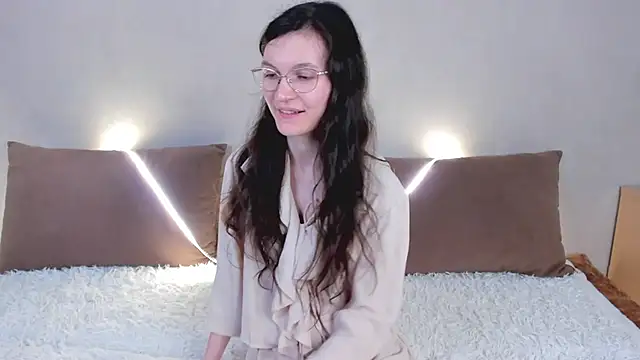ThoraMarola online show from May 8, 5:22 am