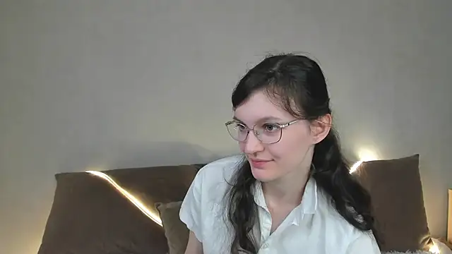 ThoraMarola online show from March 16, 5:15 am