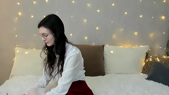 ThoraMarola online show from February 6, 4:41 am