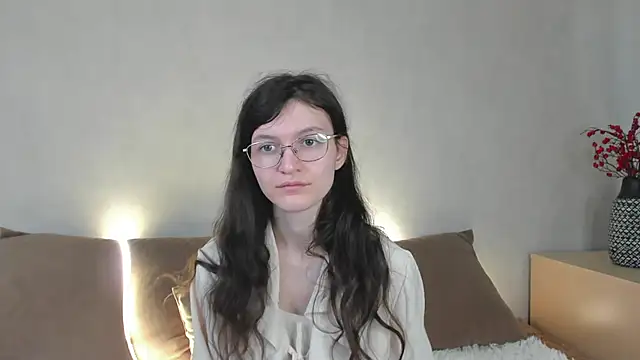 ThoraMarola online show from March 31, 5:09 am