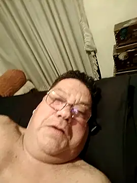 Snapshot of Zordomudo13 chatting on February 19, 6:21 am Zordomudo13 online show from February 19, 6:21 am