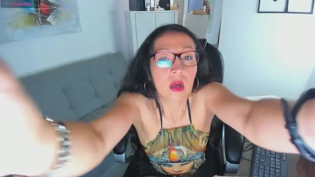 Snapshot of loretta_fraser chatting on February 4, 12:44 pm loretta fraser online show from February 4, 12:44 pm