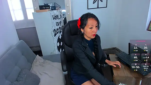 Snapshot of loretta_fraser chatting on June 18, 12:43 pm loretta fraser online show from June 18, 12:43 pm