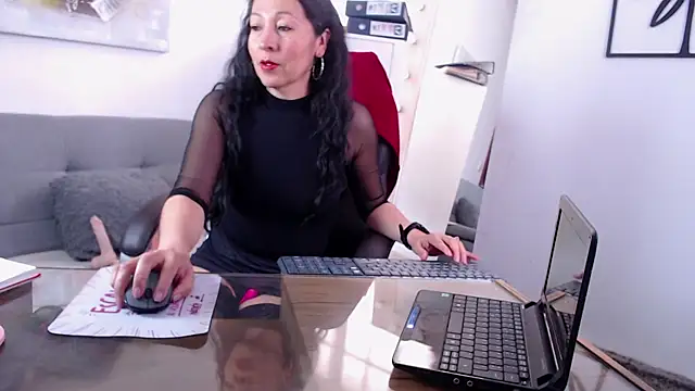 loretta fraser online show from April 14, 1:05 pm