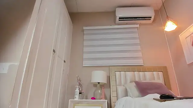 isabela  x online show from March 28, 11:33 am