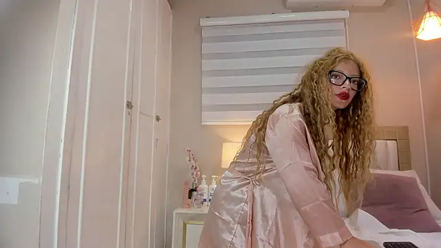 isabela  x online show from March 26, 11:41 am