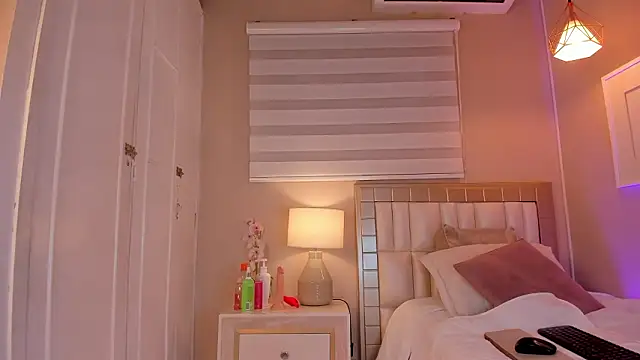 isabela  x online show from February 12, 11:43 am