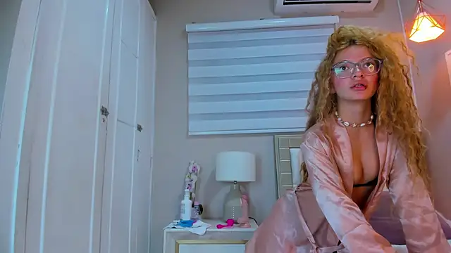 isabela  x online show from April 14, 11:37 am