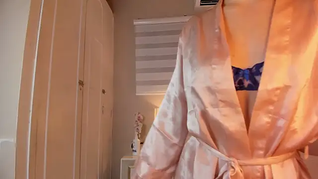 isabela  x online show from April 11, 11:36 am