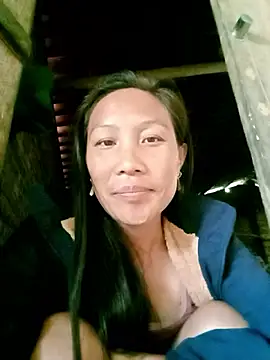 Snapshot of Diana-02 chatting on February 15, 12:33 am Diana-02 online show from February 15, 12:33 am