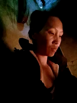 Snapshot of Diana-02 chatting on May 3, 2:27 am Diana-02 online show from May 3, 2:27 am