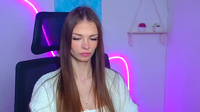 Snapshot of Lina_Loveuu chatting on February 24, 12:28 pm Lina Loveuu online show from February 24, 12:28 pm