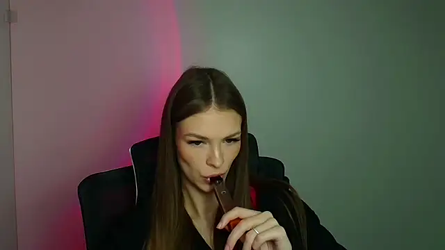 Snapshot of Lina_Loveuu chatting on February 19, 12:46 pm Lina Loveuu online show from February 19, 12:46 pm