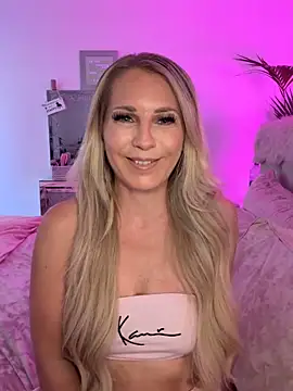 Snapshot of JulieSol chatting on May 14, 1:19 pm JulieSol online show from May 14, 1:19 pm
