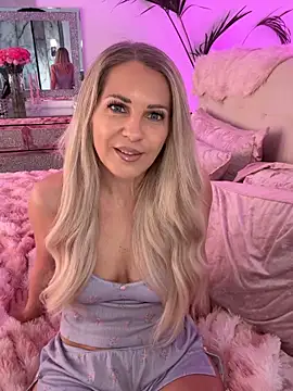 JulieSol online show from February 24, 8:15 am