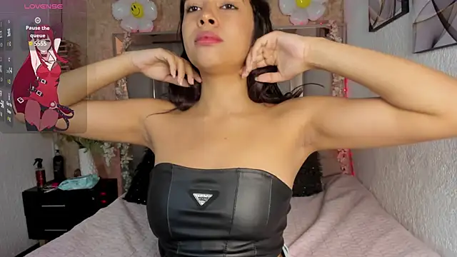 Snapshot of Estrellaa_1 chatting on April 1, 1:34 pm Estrellaa 1 online show from April 1, 1:34 pm