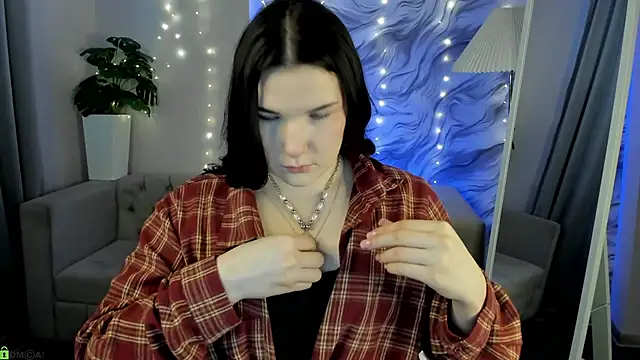 Snapshot of Mira_Silk chatting on February 26, 3:17 am Mira Silk online show from February 26, 3:17 am