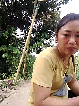 out-lustt online show from April 4, 8:10 am