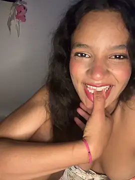 Snapshot of Nyxx_Velariia chatting on May 4, 2:37 am Nyxx Velariia online show from May 4, 2:37 am