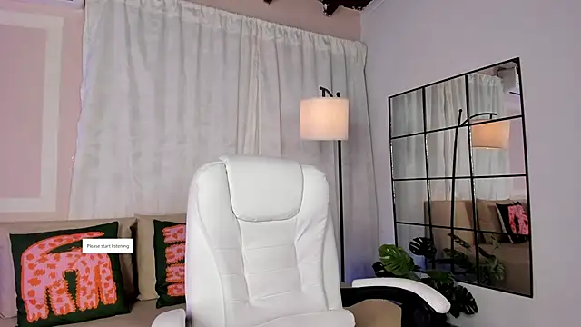 Snapshot of liaamoon_ chatting on May 19, 12:34 pm liaamoon online show from May 19, 12:34 pm
