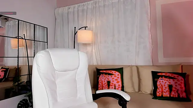 Snapshot of liaamoon_ chatting on June 12, 12:25 pm liaamoon online show from June 12, 12:25 pm