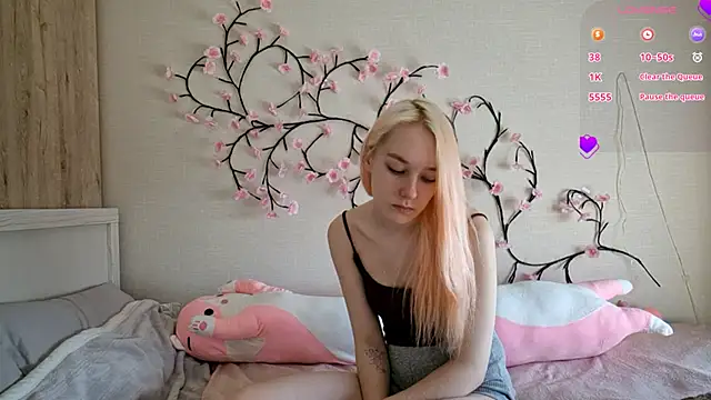 MisaMew online show from March 13, 9:25 am