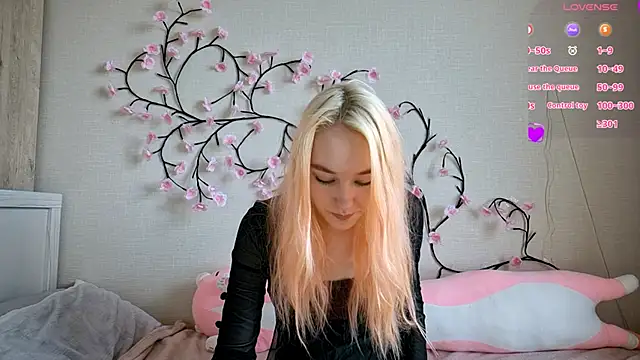 MisaMew online show from March 7, 9:37 am