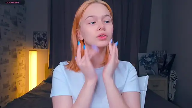 OwlLynn online show from February 12, 8:47 am