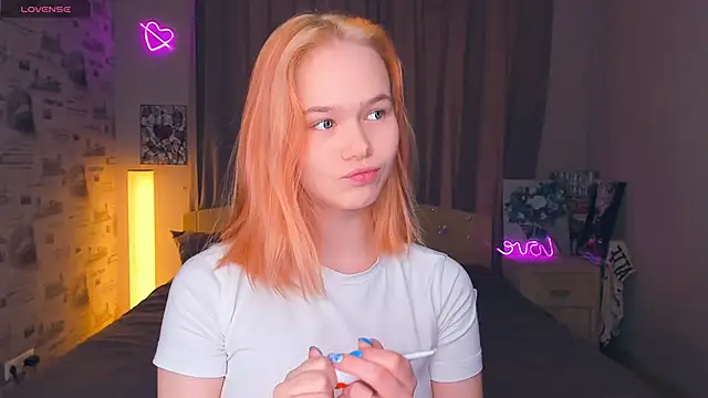 OwlLynn online show from February 13, 9:09 am