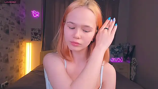 OwlLynn online show from February 22, 8:39 am