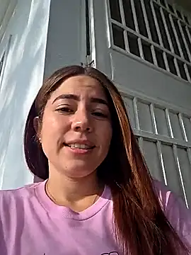 Snapshot of dani_ferreer1 chatting on June 21, 8:58 pm dani ferreer1 online show from June 21, 8:58 pm