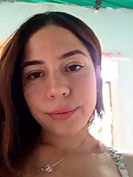 Snapshot of dani_ferreer1 chatting on May 20, 4:04 pm dani ferreer1 online show from May 20, 4:04 pm