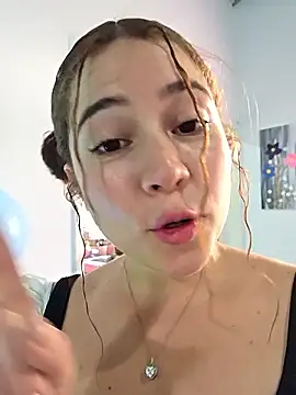 Snapshot of dani_ferreer1 chatting on June 19, 9:09 pm dani ferreer1 online show from June 19, 9:09 pm
