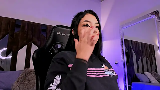 Mila laurent1 online show from February 5, 8:04 pm