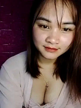 Lisakeem online show from March 12, 2:32 pm