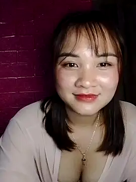 Lisakeem online show from March 28, 2:40 pm