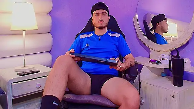 Snapshot of Salvattore_Muller chatting on February 3, 2:53 am Salvattore Muller online show from February 3, 2:53 am