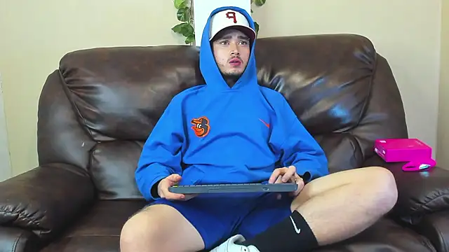 Snapshot of Salvattore_Muller chatting on February 20, 6:26 am Salvattore Muller online show from February 20, 6:26 am