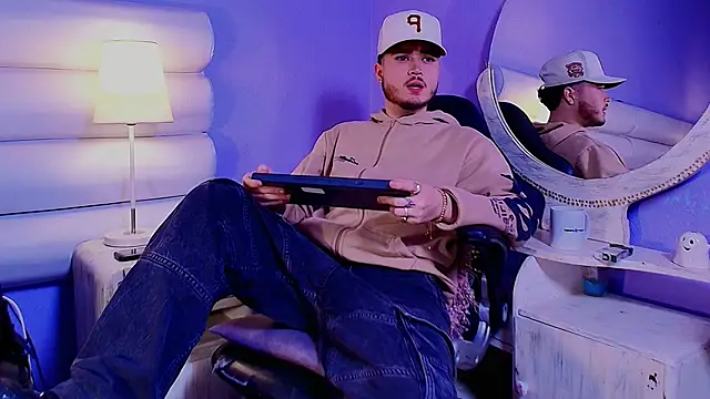 Snapshot of Salvattore_Muller chatting on February 4, 1:22 am Salvattore Muller online show from February 4, 1:22 am