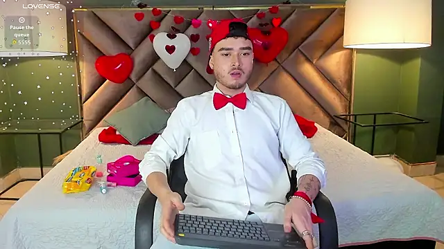 Snapshot of Salvattore_Muller chatting on February 15, 9:14 pm Salvattore Muller online show from February 15, 9:14 pm