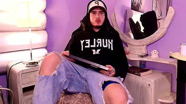 Snapshot of Salvattore_Muller chatting on February 6, 4:19 am Salvattore Muller online show from February 6, 4:19 am