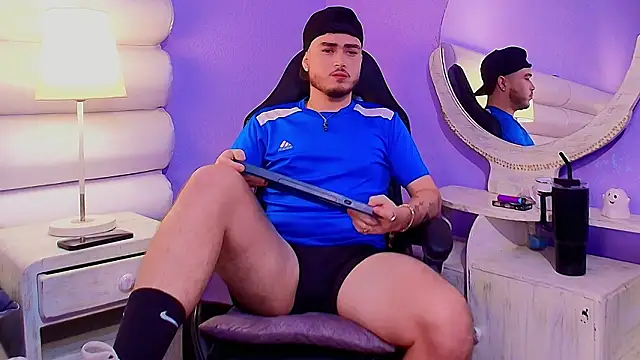 Snapshot of Salvattore_Muller chatting on February 3, 2:32 am Salvattore Muller online show from February 3, 2:32 am