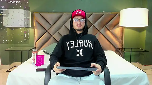 Snapshot of Salvattore_Muller chatting on February 24, 9:26 pm Salvattore Muller online show from February 24, 9:26 pm