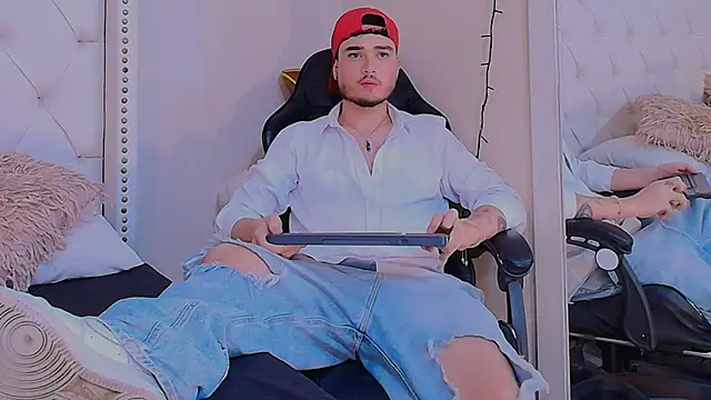 Snapshot of Salvattore_Muller chatting on February 10, 8:30 pm Salvattore Muller online show from February 10, 8:30 pm