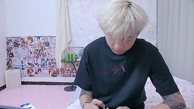 Chocolates-001 online show from April 12, 11:57 am