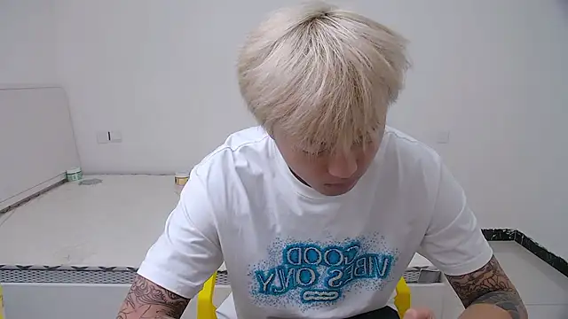 Chocolates-001 online show from April 4, 4:30 am