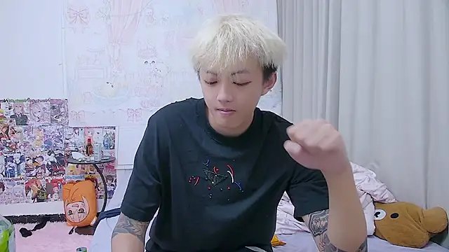 Chocolates-001 online show from April 19, 11:44 am