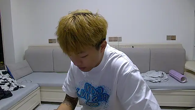 Chocolates-001 online show from March 21, 6:14 am