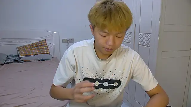 Chocolates-001 online show from March 13, 4:50 am