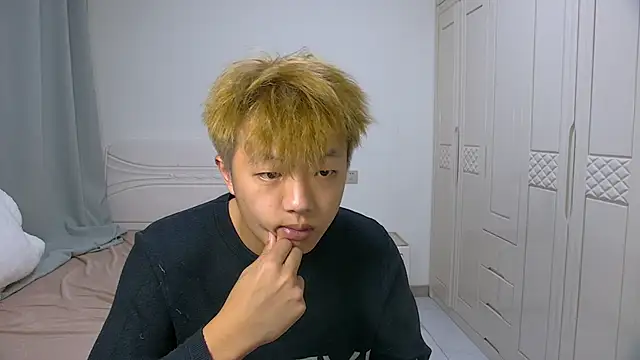 Chocolates-001 online show from February 18, 11:17 am